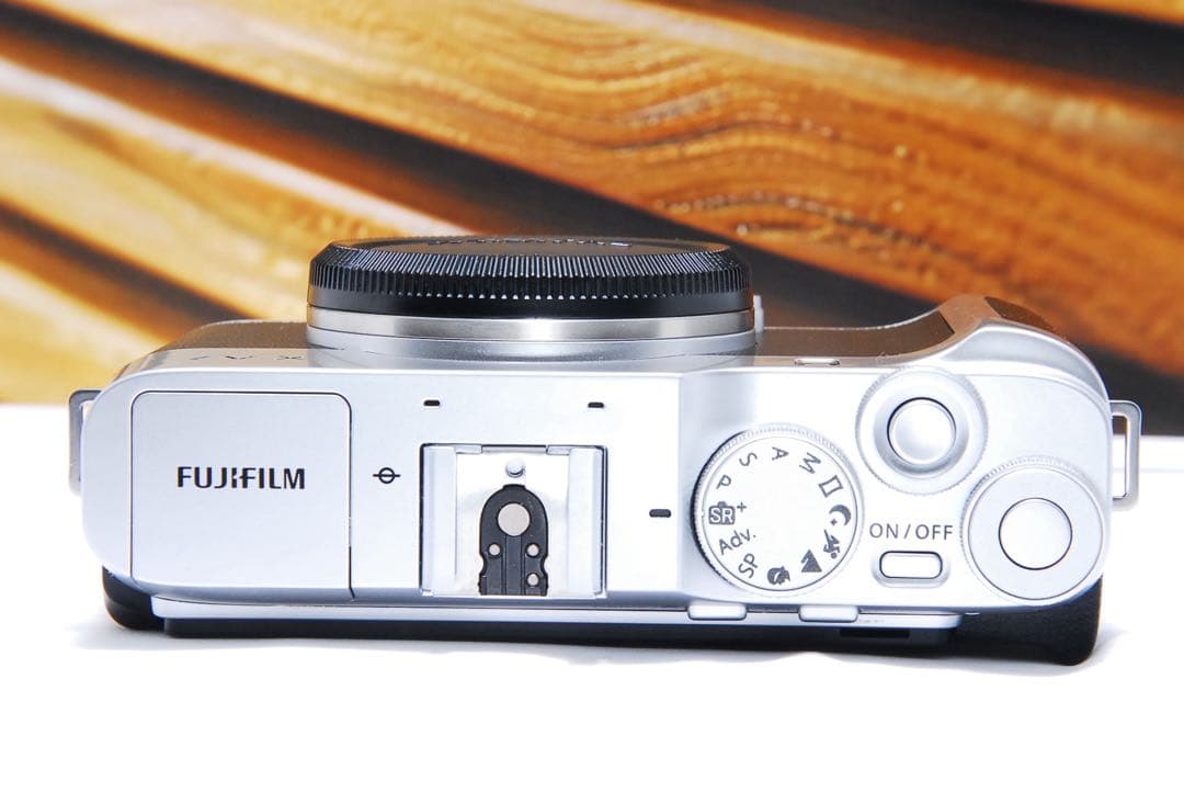 FUJIFILM X-A7 ボディ 3.5インチ 大型モニター Wi-Fi