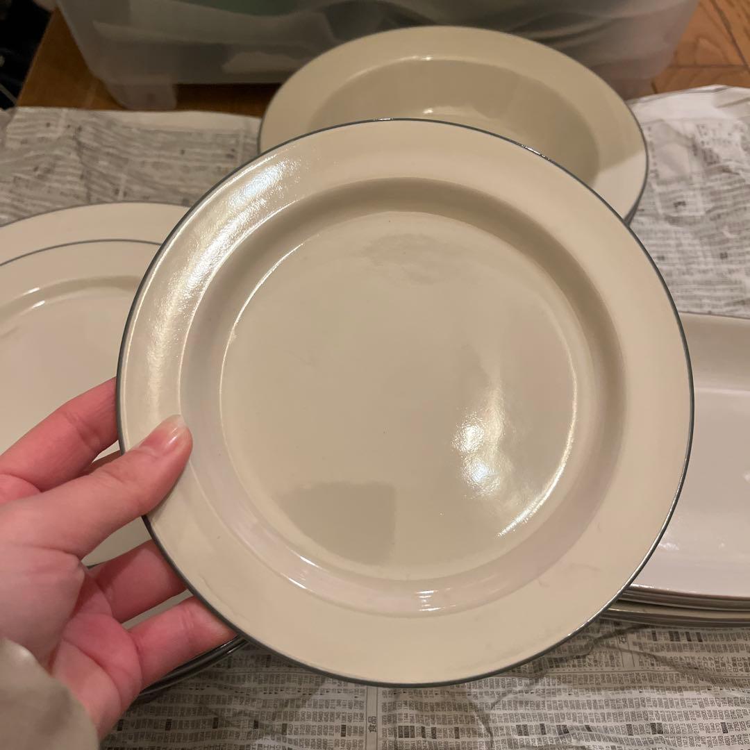 【新品未使用】クリーム色×グリーン縁の皿セット（4枚）