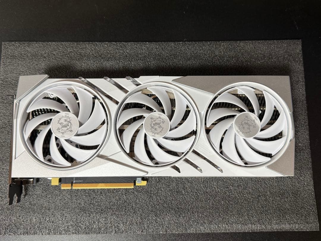グラフィックボード・グラボ・ビデオカード GeForce RTX 4070 Ti Super Srim White