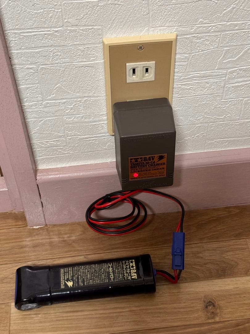 タミヤ RC 8.4V ニカド ゴールドパワーバッテリーと充電器セット 通電OK