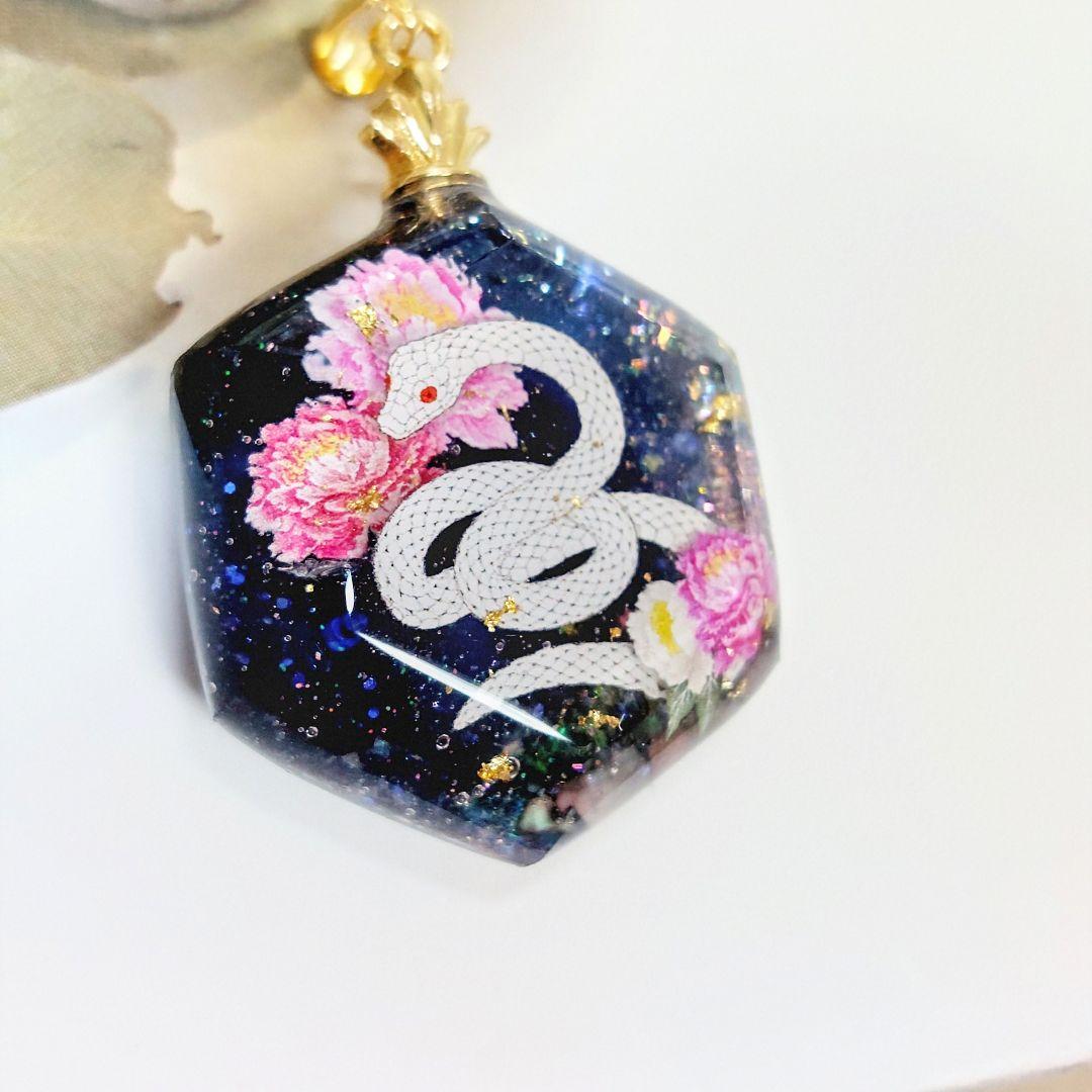 レジン　ハンドメイド　ペンダントトップ　キーホルダー