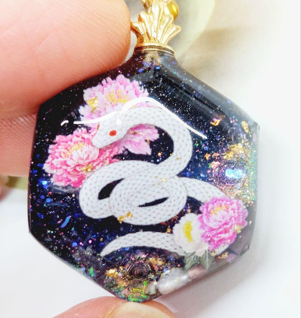 レジン　ハンドメイド　ペンダントトップ　キーホルダー