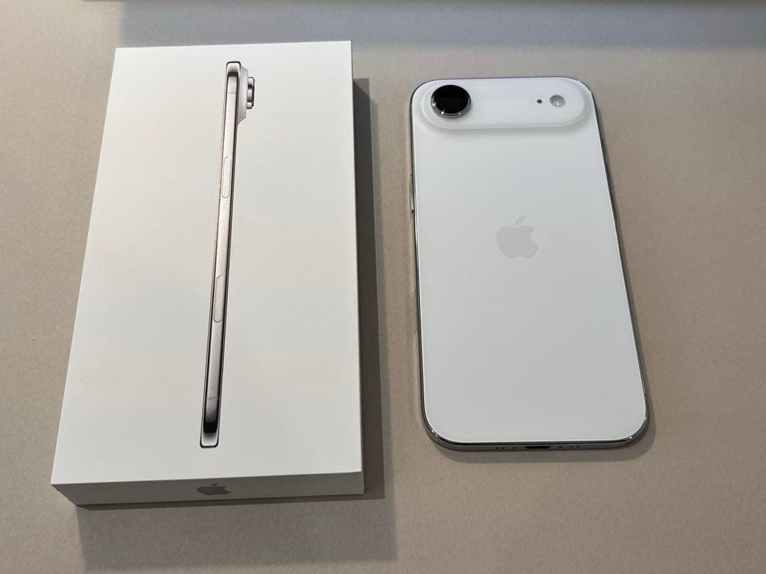 iPhone Air 256GB クラウドホワイト【ケース、ガラスフィルム付】