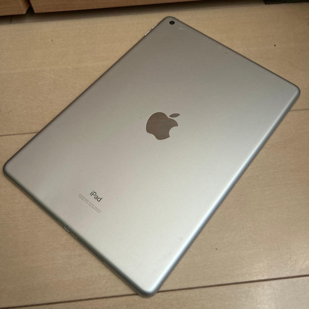 「美品」　iPad 第8世代　32gbモデル　ケース付