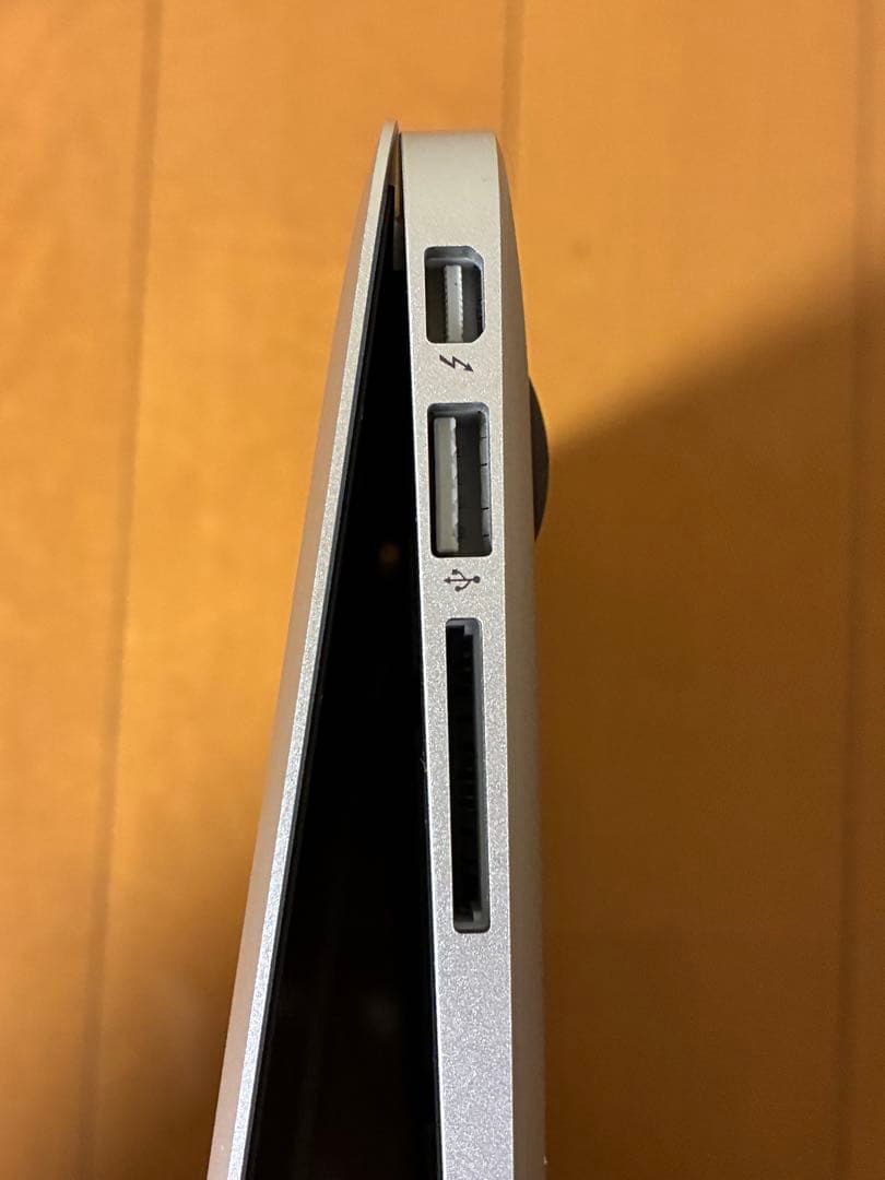 Apple MacBook Air (13-inch, 2017) 本体