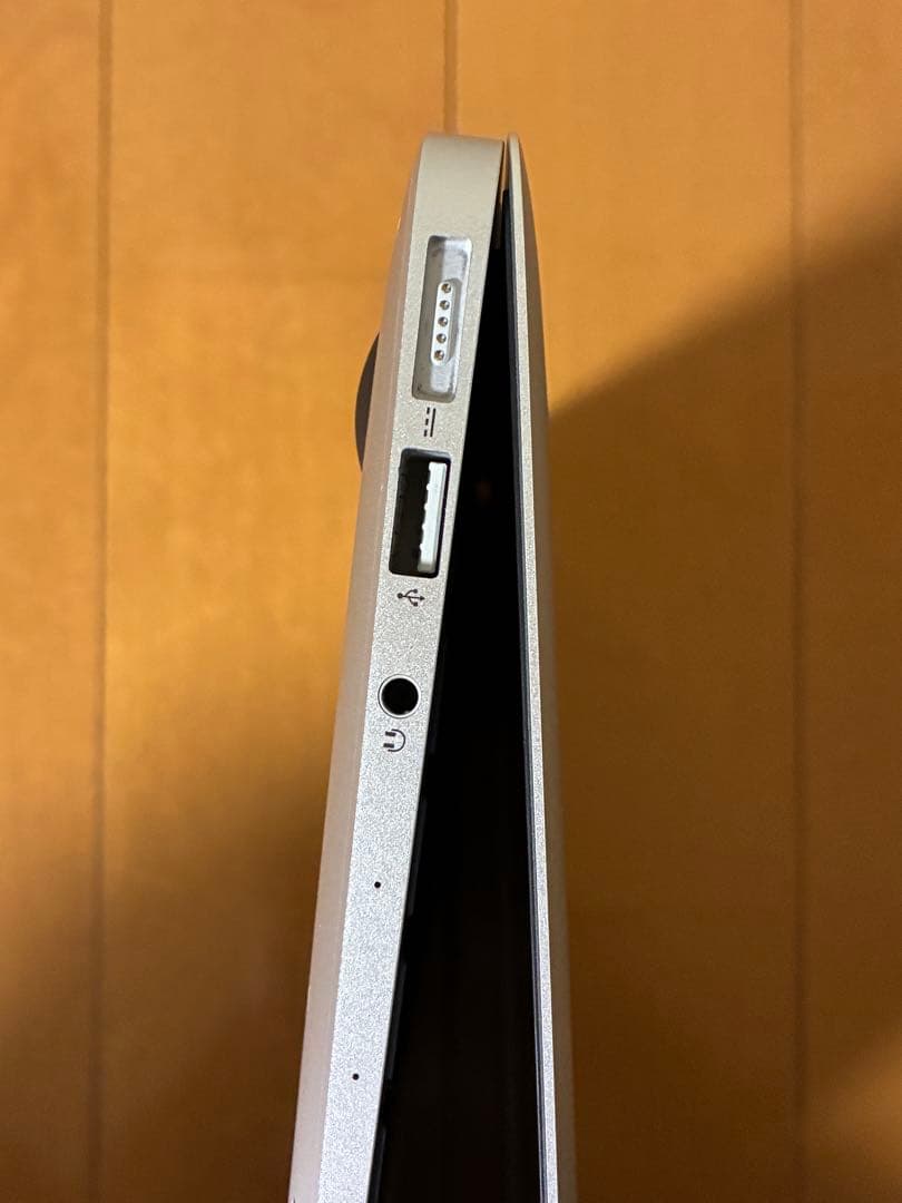 Apple MacBook Air (13-inch, 2017) 本体
