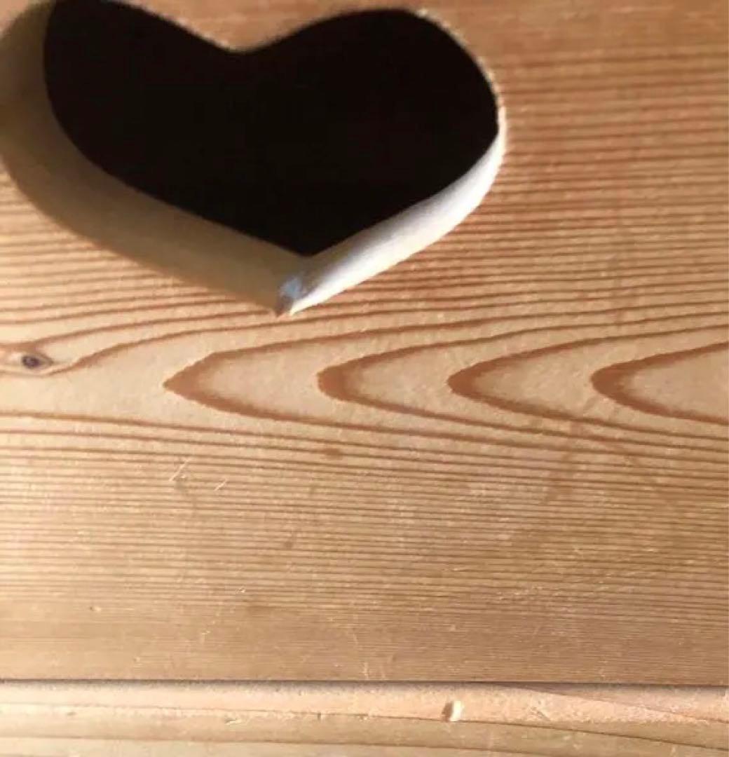 ハンドメイド カントリー家具、木製ハート型4段シェルフ 2収納付き