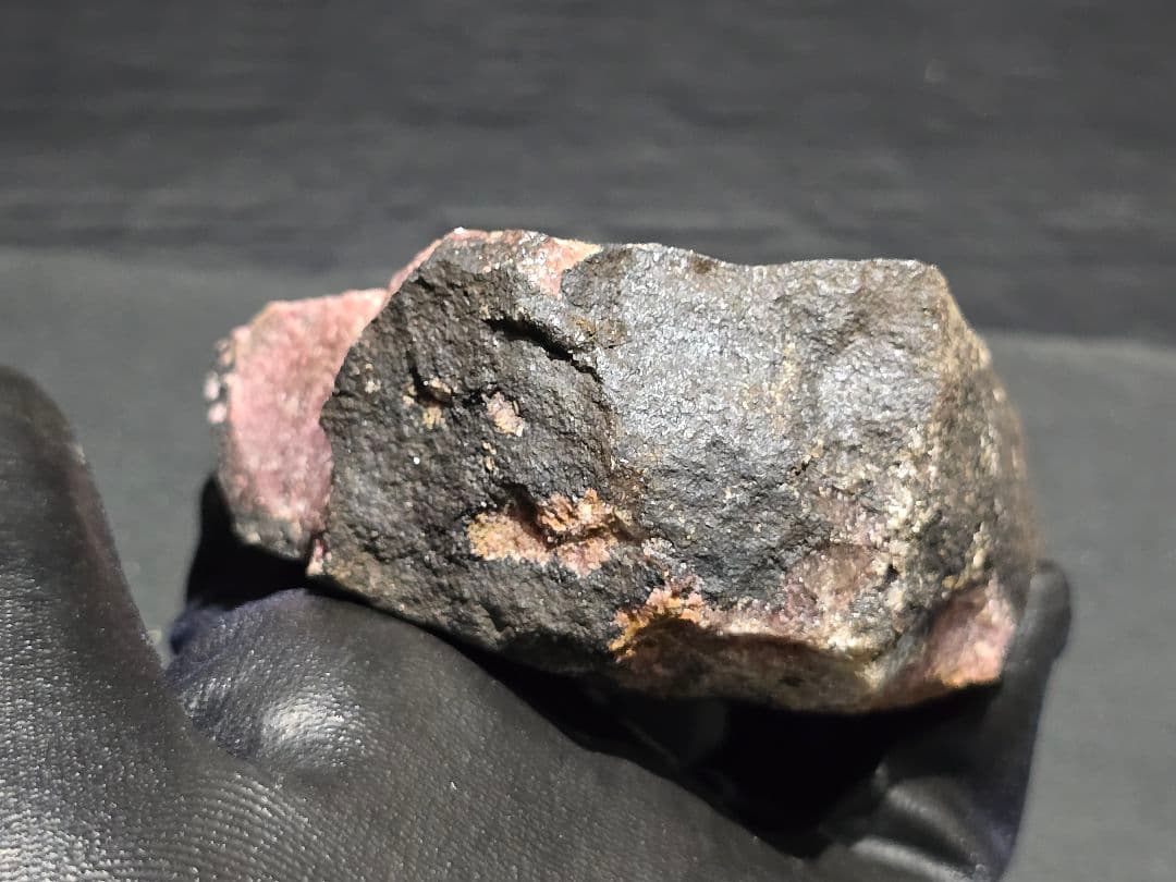 田口鉱山産 ロードクロサイト 菱マンガン鉱/ ロードナイト 薔薇輝石 自己採集