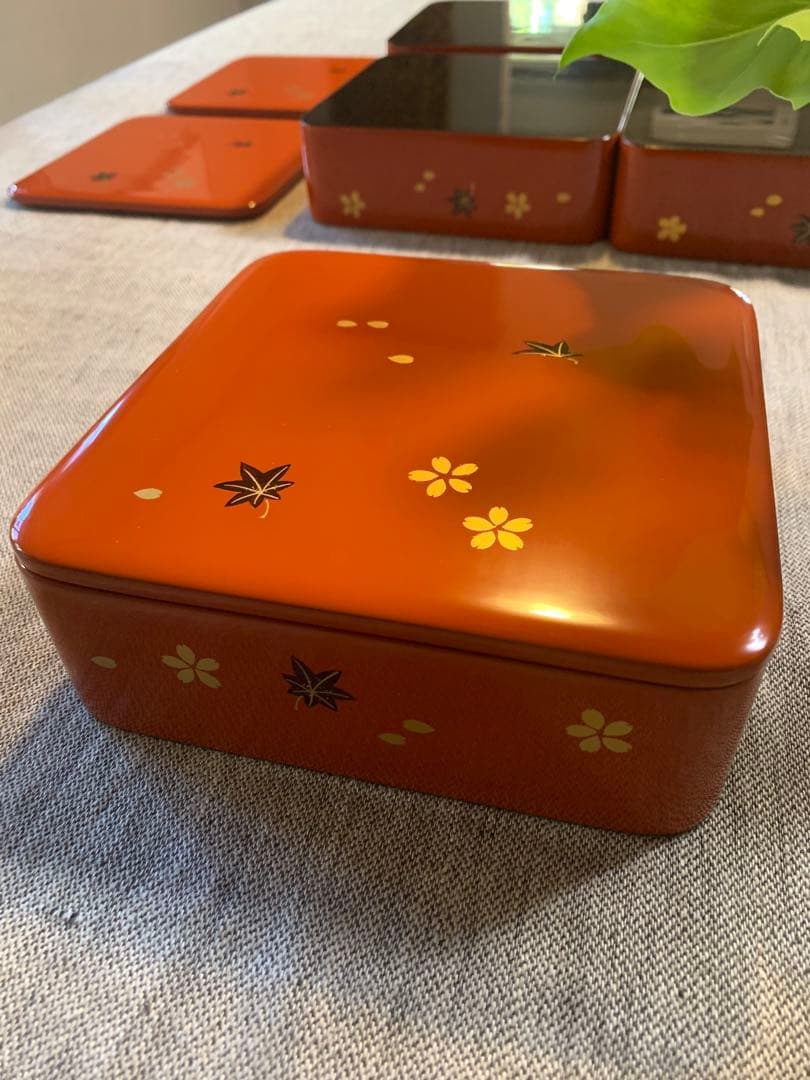 ￼輪島塗 小重（小ぶり重箱）五客　春秋蒔絵　桜　紅葉ちらし　木箱入未使用保管品