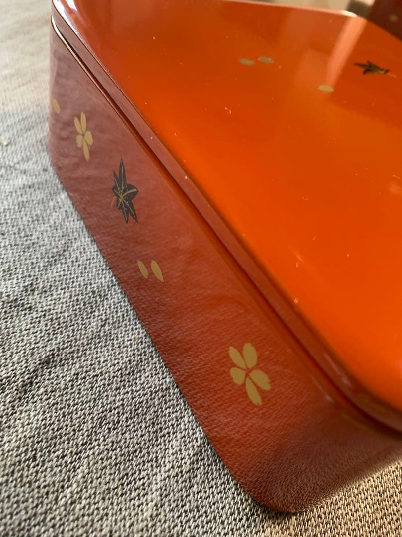 ￼輪島塗 小重（小ぶり重箱）五客　春秋蒔絵　桜　紅葉ちらし　木箱入未使用保管品