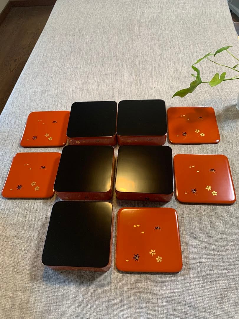 ￼輪島塗 小重（小ぶり重箱）五客　春秋蒔絵　桜　紅葉ちらし　木箱入未使用保管品