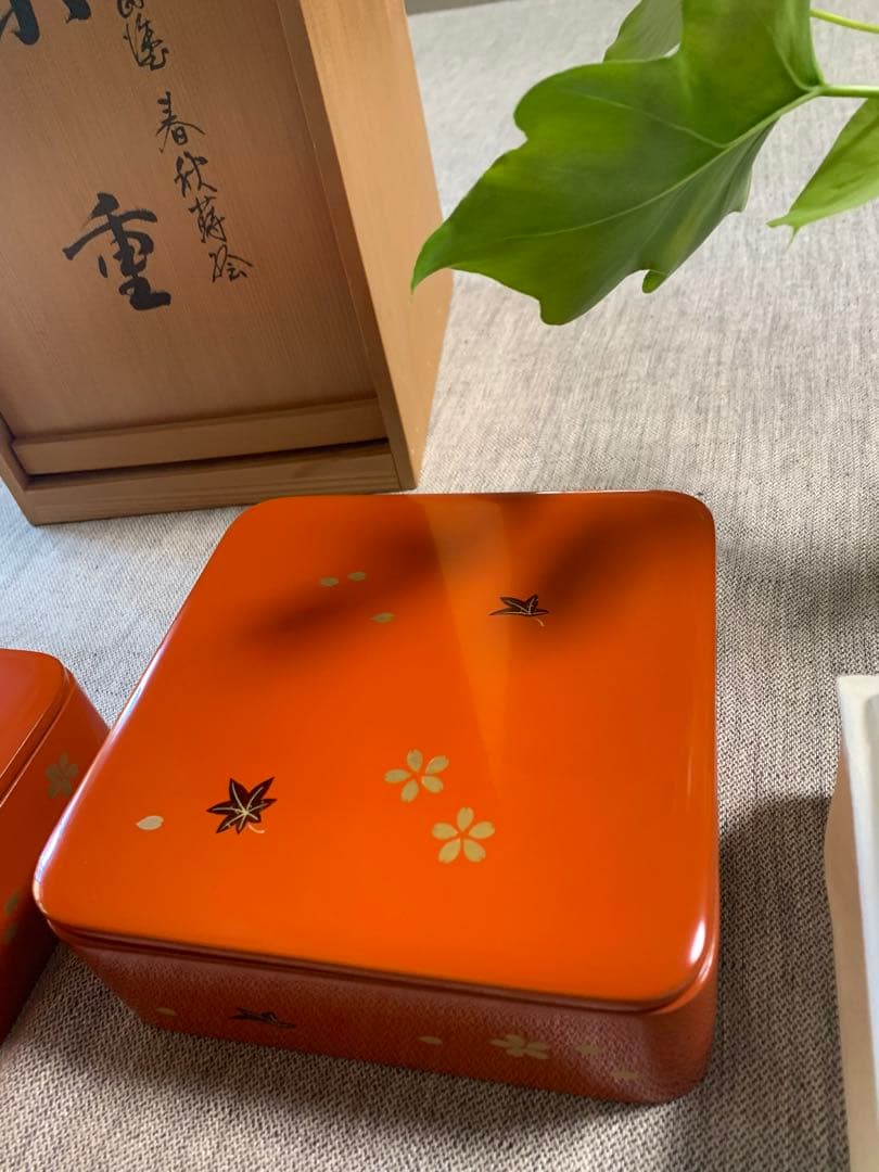 ￼輪島塗 小重（小ぶり重箱）五客　春秋蒔絵　桜　紅葉ちらし　木箱入未使用保管品