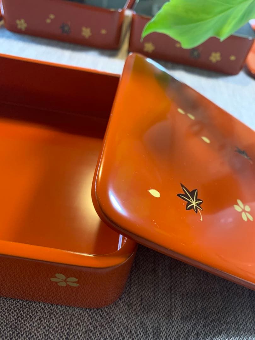 ￼輪島塗 小重（小ぶり重箱）五客　春秋蒔絵　桜　紅葉ちらし　木箱入未使用保管品