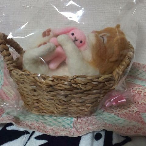 ※sale※羊毛フェルト(ウサギを抱いて寝てる仔猫)
