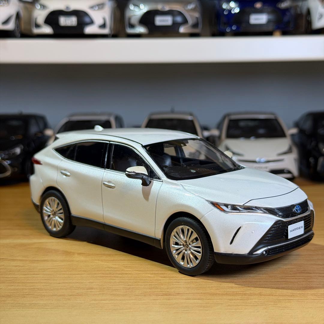 【非売品】トヨタ ハリアー カラーサンプルミニカー 1/30