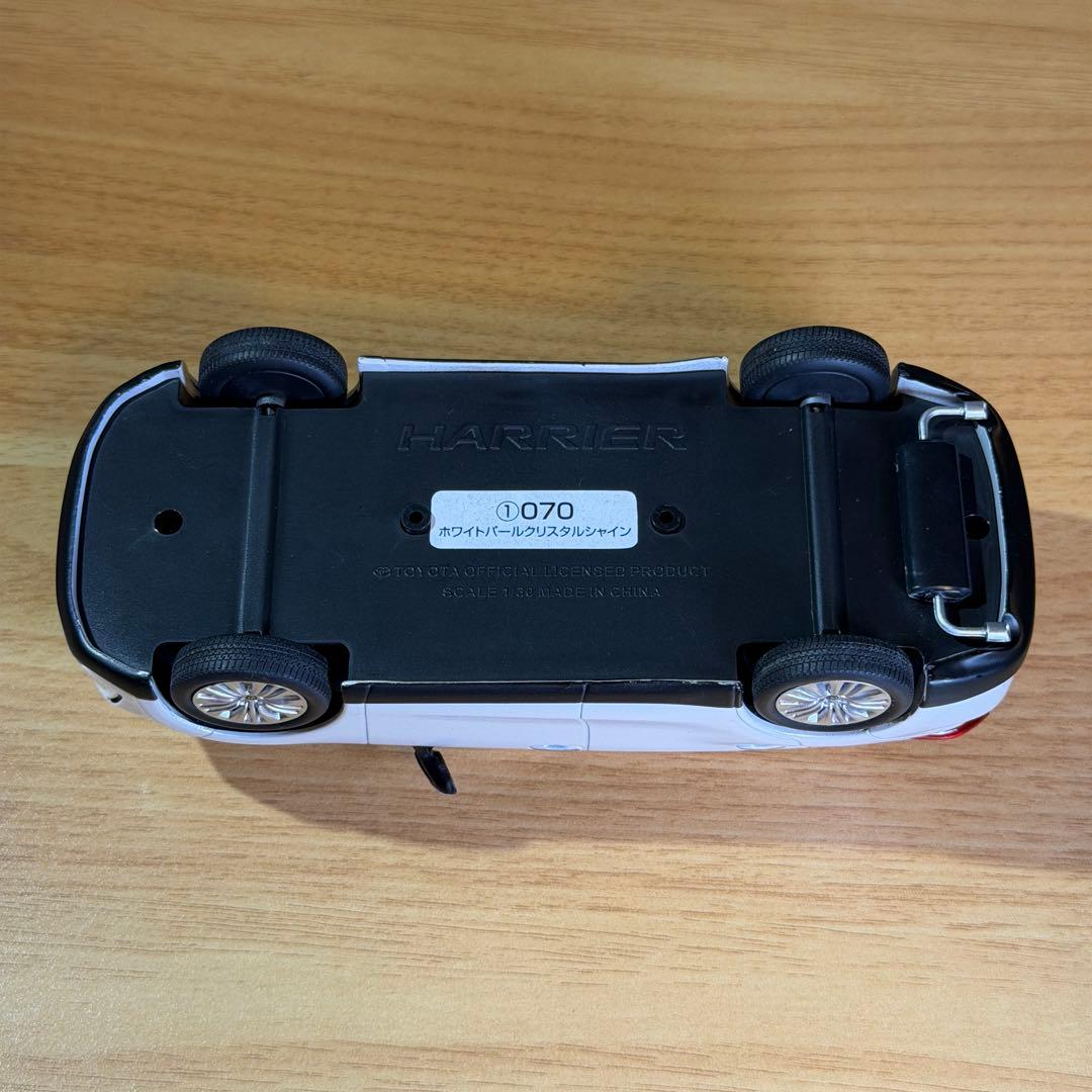 【非売品】トヨタ ハリアー カラーサンプルミニカー 1/30