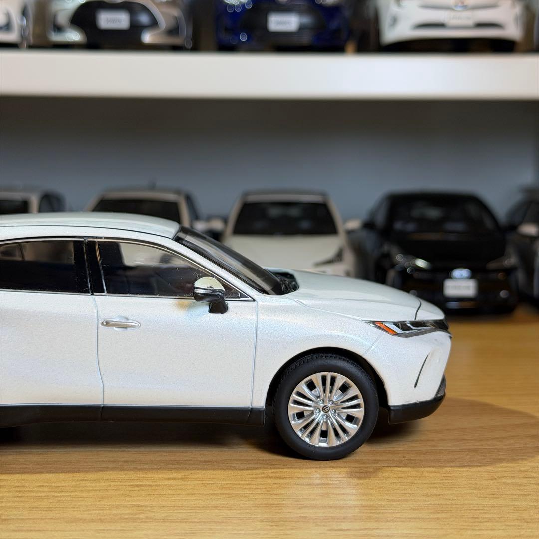 【非売品】トヨタ ハリアー カラーサンプルミニカー 1/30