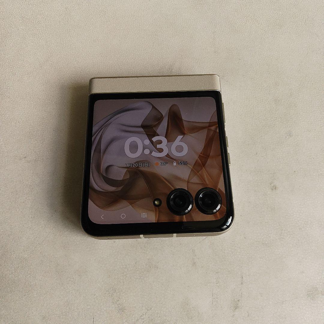 スマートフォン　motorola razr 50s