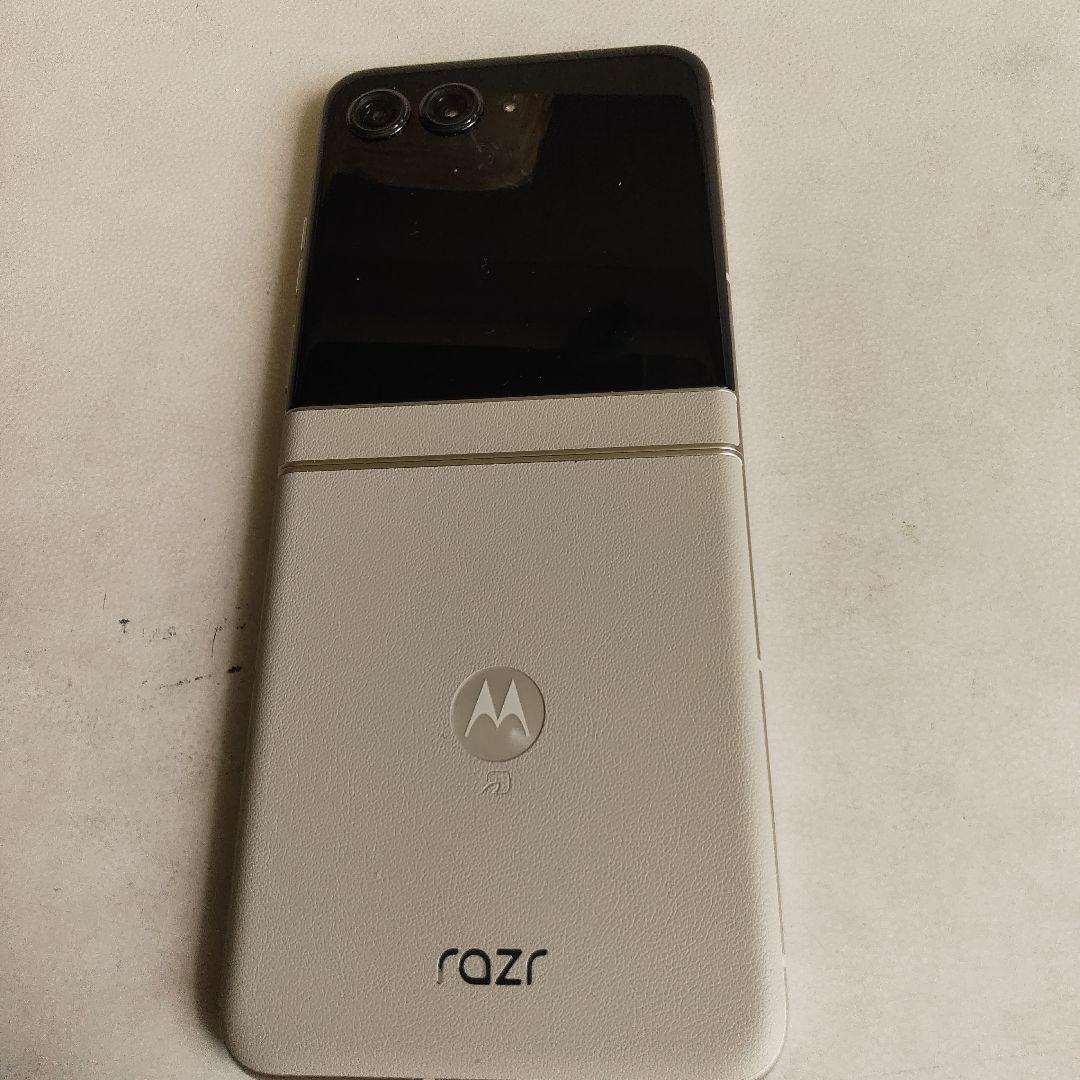 スマートフォン　motorola razr 50s