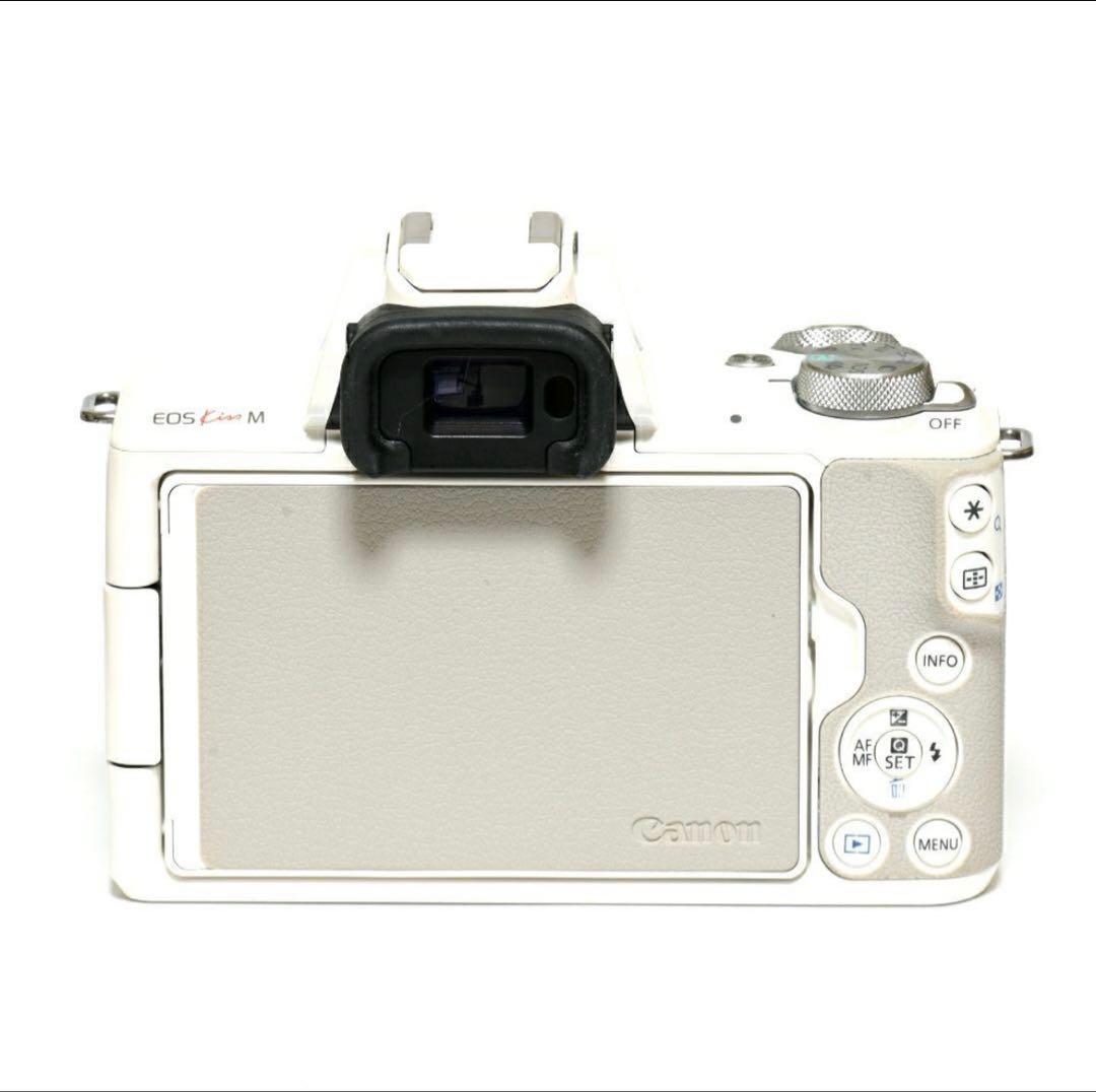 Canon EOS Kiss M + EF-M 15-45mm レンズ