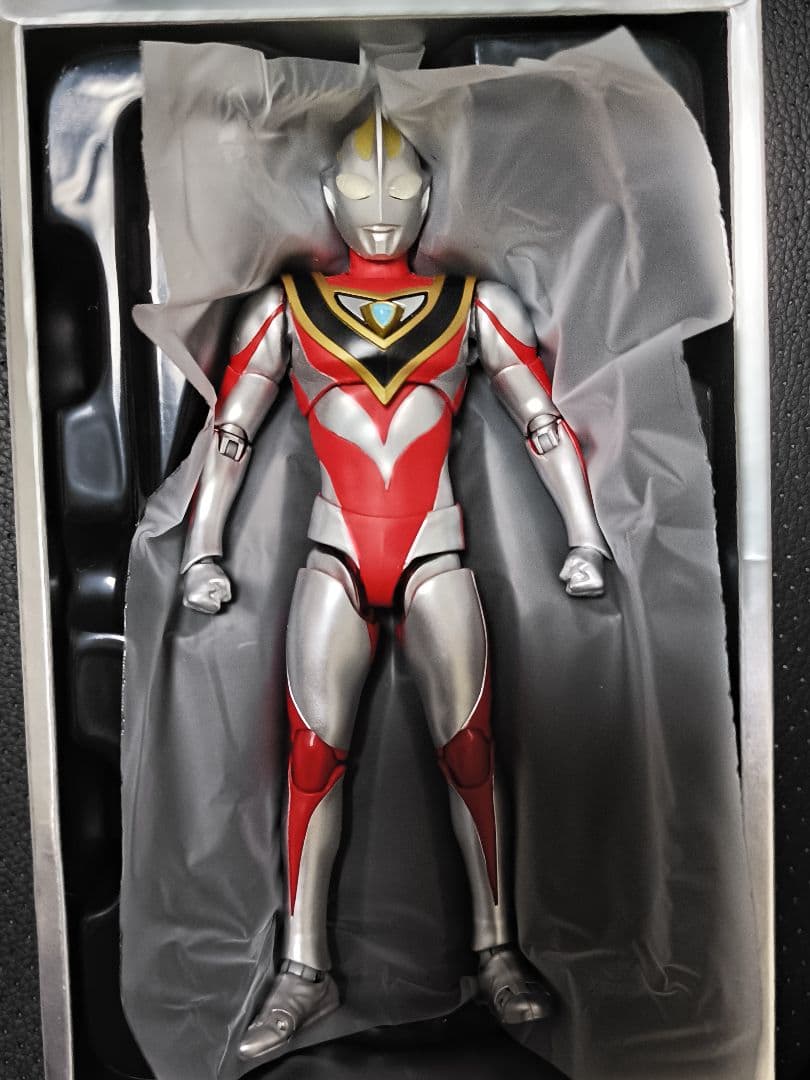 S.H.Figuarts 真骨彫製法 ウルトラマンガイア V2