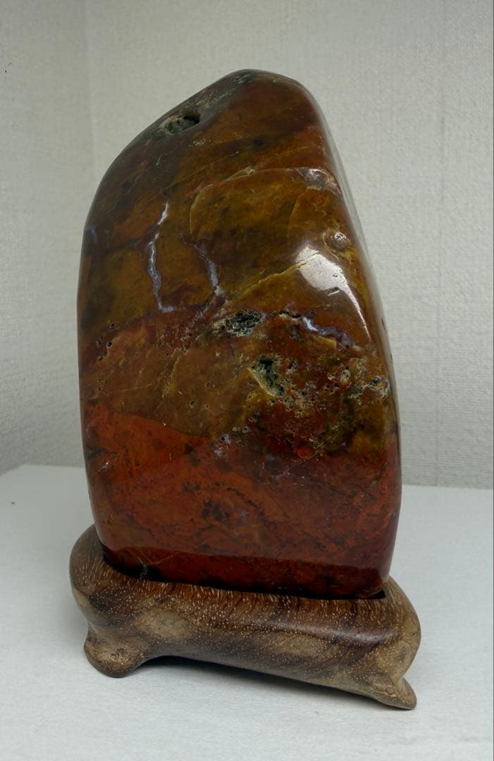 鑑賞石　オーストラリア　ヒスイ（紫縞）木製台座付き