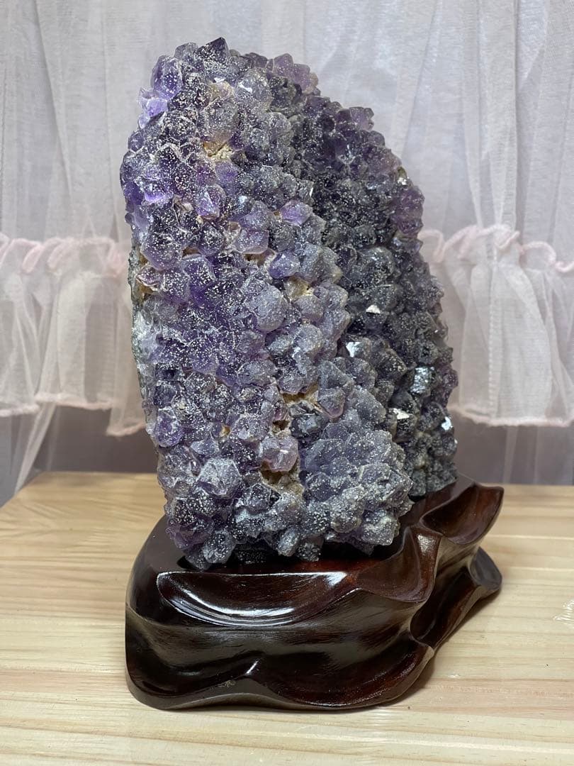 高品質　綺麗^ - ^ 天然石アメジストクラスター　重さ2427g 台座付き