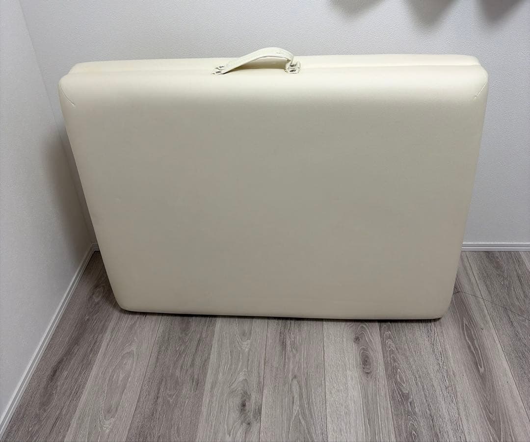 【大阪府引き取り】マッサージベッド　折りたたみ施術ベッド　セブンビューティー