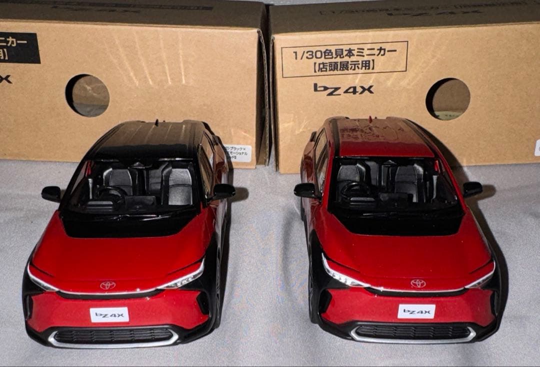 【非売品】　トヨタ　bZ4X ミニカー　カラーサンプル ２台セット　箱付き