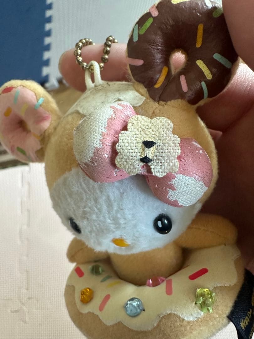 希少 ハローキティ ドーナツ型ぬいぐるみ