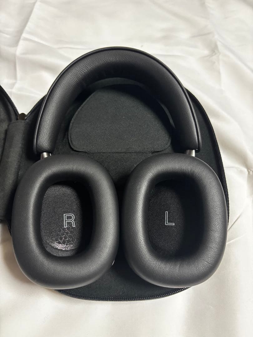Bowers & Wilkins Px8 ワイヤレスヘッドフォン