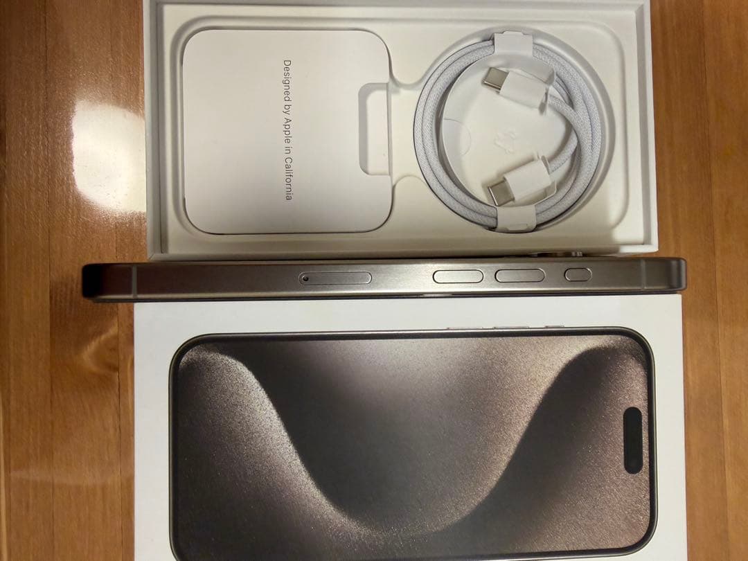 【超美品】iPhone15pro 128gb ナチュラルチタニウム SIMフリー