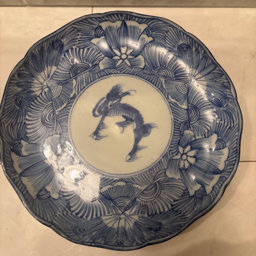 アンティーク明治から大正期の龍とお花の繊細な模様が芸術的な古伊万里皿