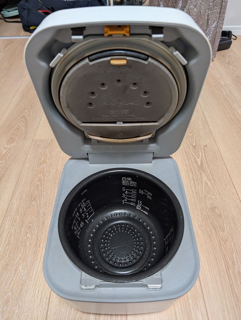 【GW限定特価】HITACHI RZ-V100CM 炊飯器 2021年製