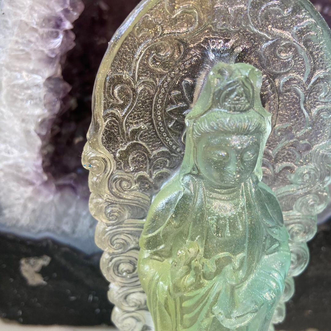 【パワースポットで浄化】観音　レジン　観音像　グリーン　グラデーション