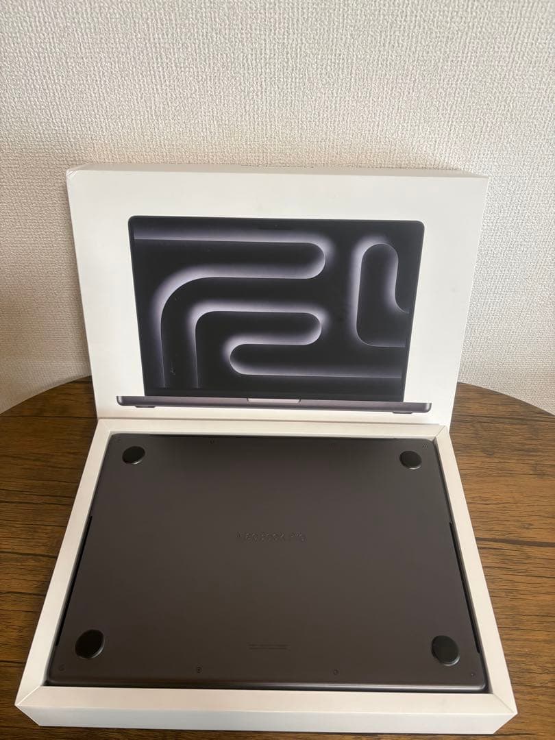 MacBook Pro M5 メモリ16GB/SSD1TB 14インチ