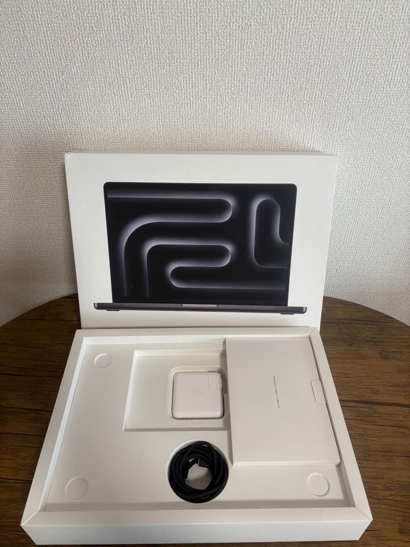 MacBook Pro M5 メモリ16GB/SSD1TB 14インチ