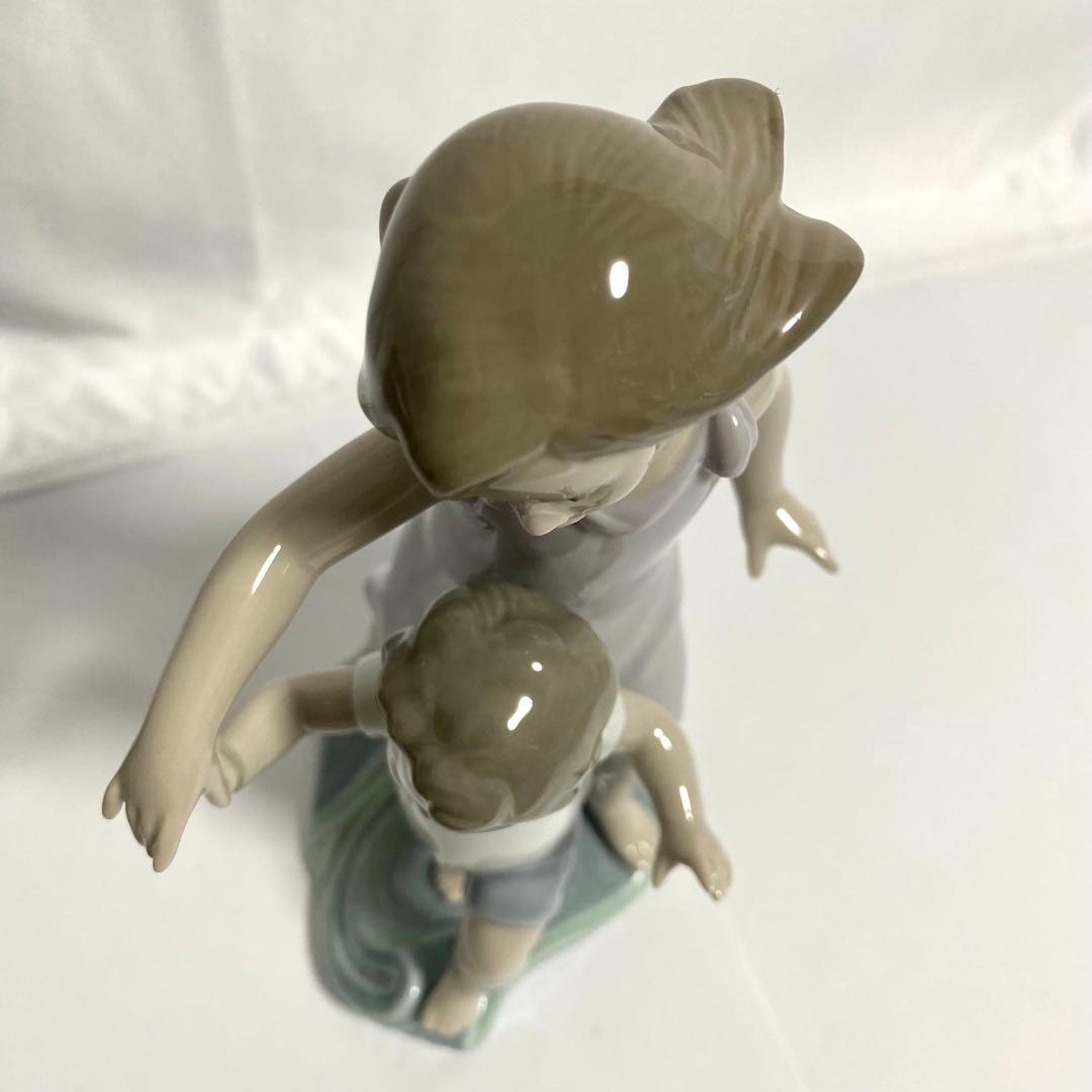 リヤドロ 一緒にいてあげるね 8214 フィギュリン 陶器