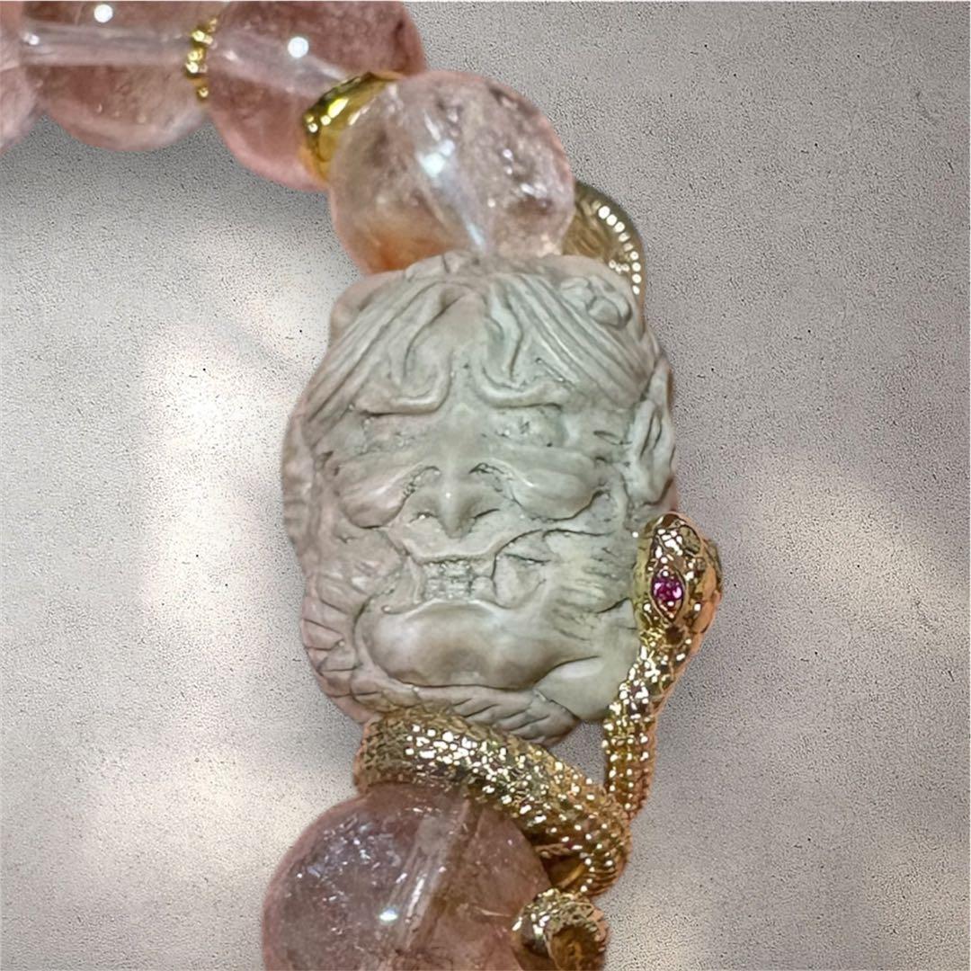 レッド系ラビットヘアに鬼と菩薩様のデザインブレスレット