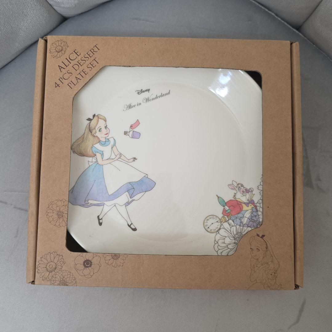 ディズニー　不思議の国のアリス　食器セット+ティーポット