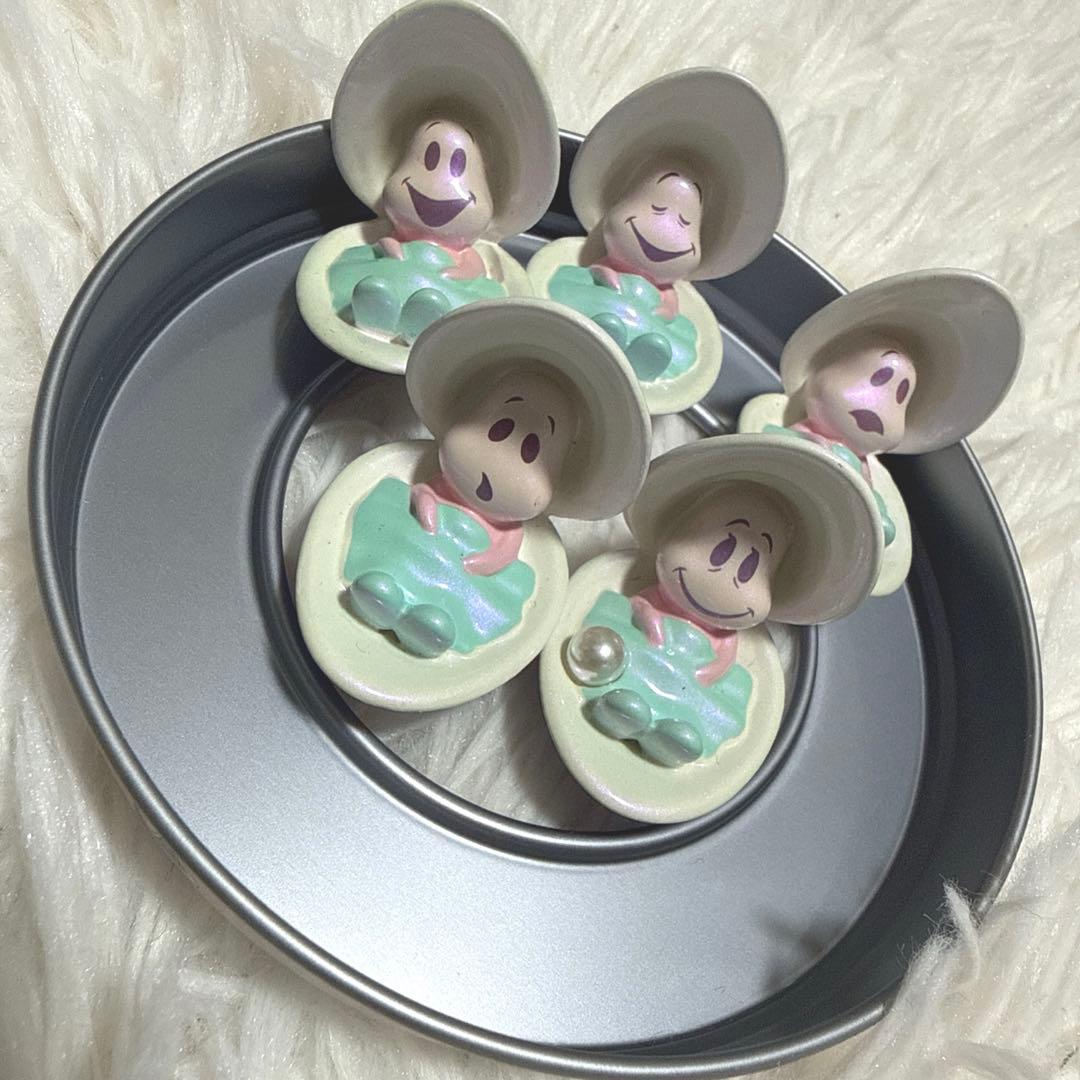 激レア ヤングオイスター　シークレットフィギュア　パール ディズニーストア