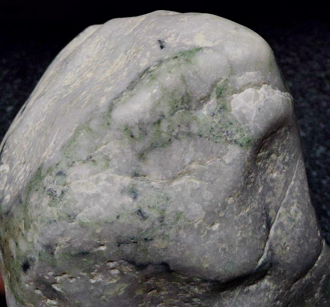 ★翡翠原石★糸魚川転石硬玉【横川・川ズレ・切り出し1389g】