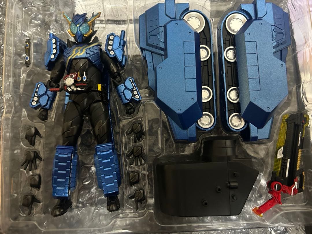 S.H.Figuarts 仮面ライダービルド タンクタンクフォーム