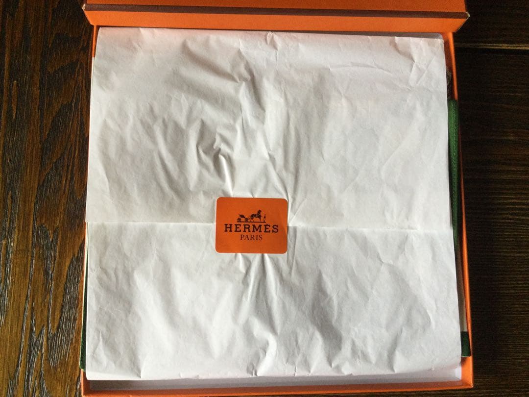 HERMES エルメス４枚組　ランチョンマット２枚ナフキン２枚　未使用　箱付