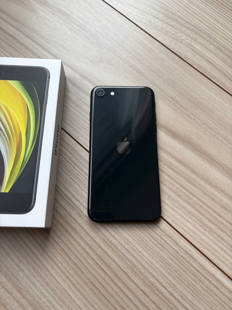 ジャンク品: Apple iPhone SE (第2世代) ブラック 本体
