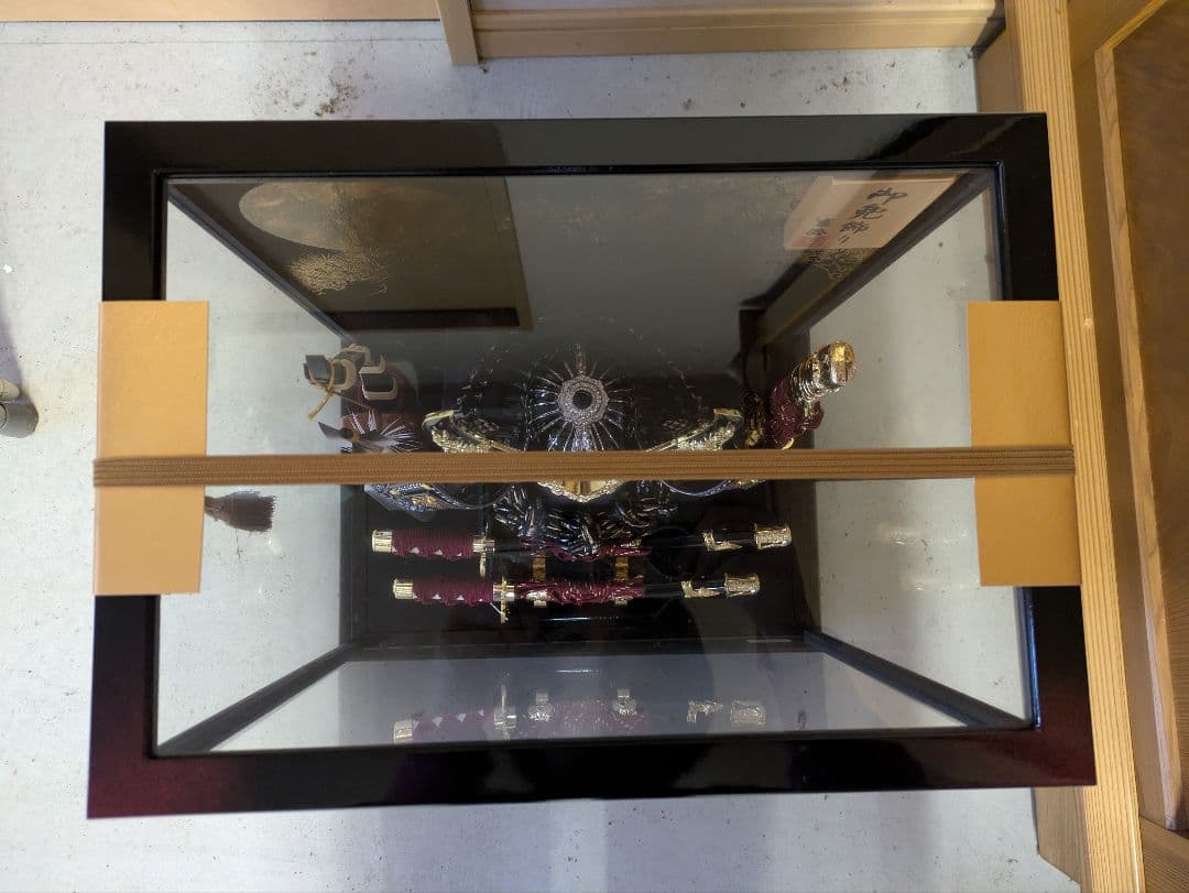 五月人形　吉徳　武士の鎧と刀剣セット ガラスケース付き