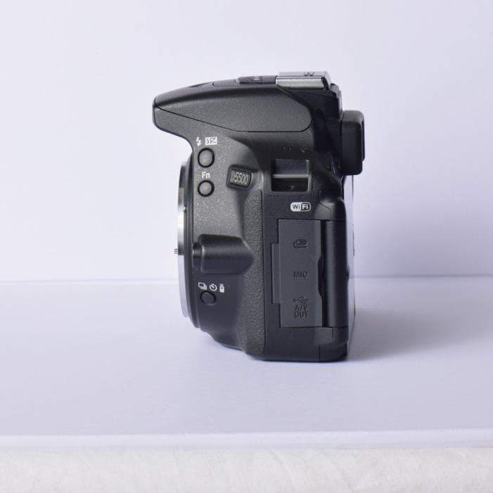 【中古・訳あり】Nikon D5500 + Nikon 18-55mm レンズ
