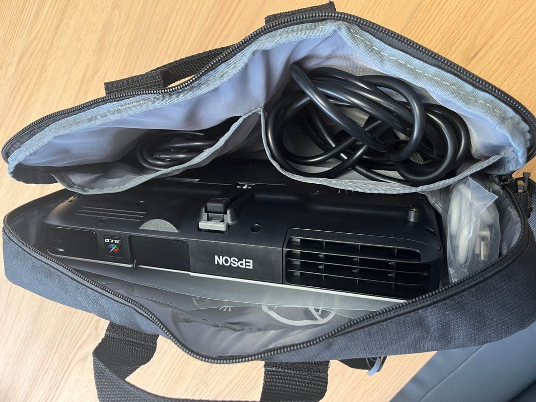 【未使用に近い】EPSON EB-1785W / プロジェクターお買い得品