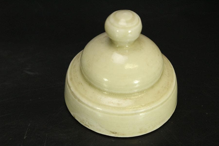 中国美術 白磁 陽刻草花紋 瓶(ZE663)