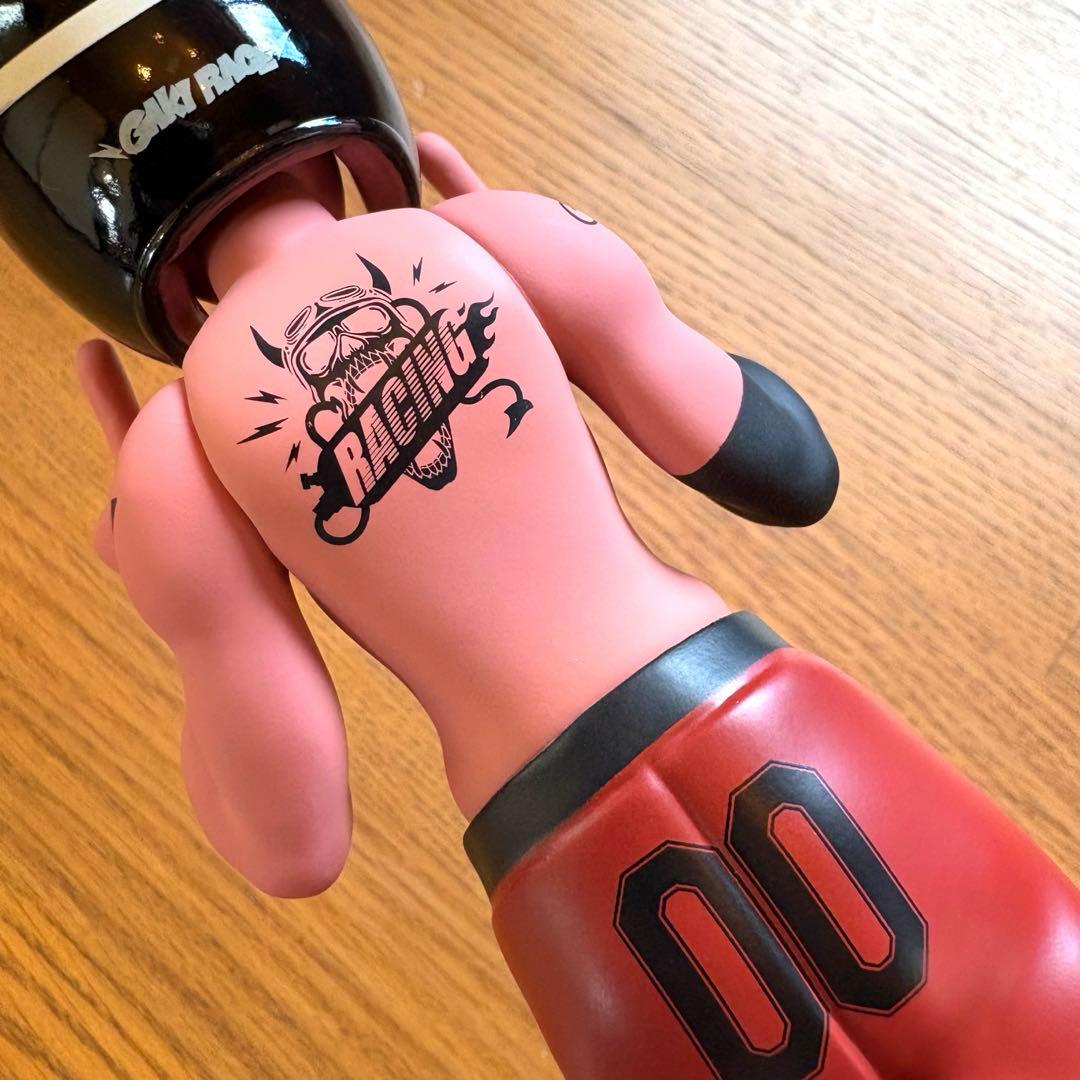 ヘル イェ　コラボ　ヘルメット　アートトイ　デザイナーズトイ